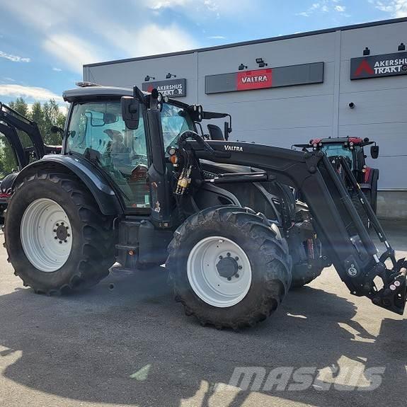 Valtra N104H5 الجرارات