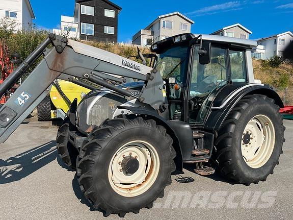 Valtra N111 الجرارات