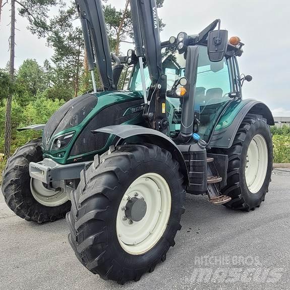 Valtra N114 الجرارات