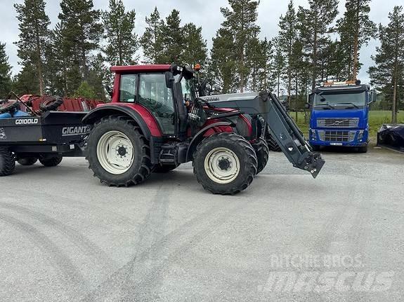 Valtra N122 الجرارات