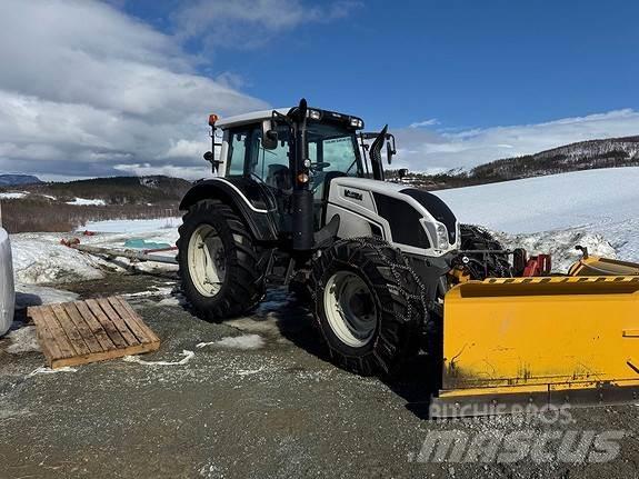 Valtra N123 الجرارات