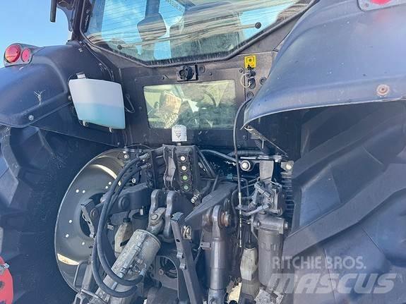Valtra N123 الجرارات