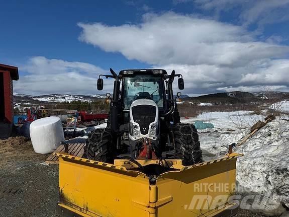 Valtra N123 الجرارات