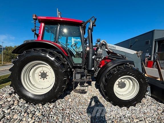 Valtra N123H الجرارات