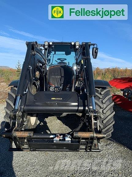 Valtra N124 الجرارات