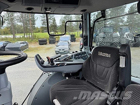 Valtra N134D الجرارات