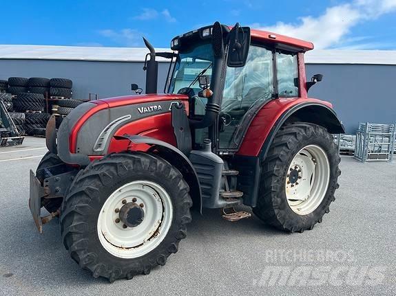 Valtra N142 D الجرارات