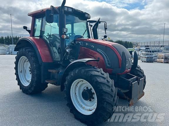 Valtra N142 D الجرارات