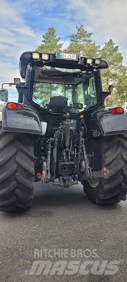 Valtra N163 الجرارات