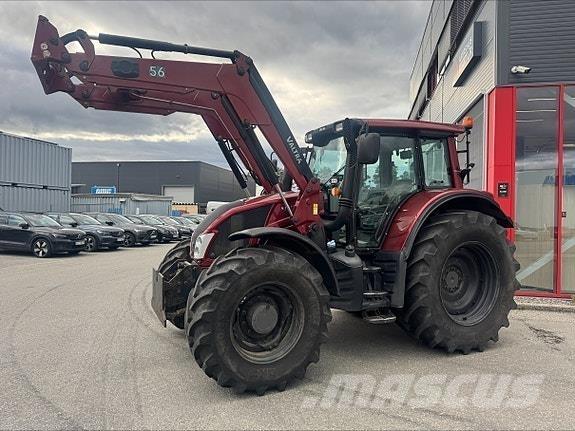 Valtra N163D الجرارات