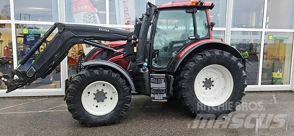 Valtra N174 الجرارات