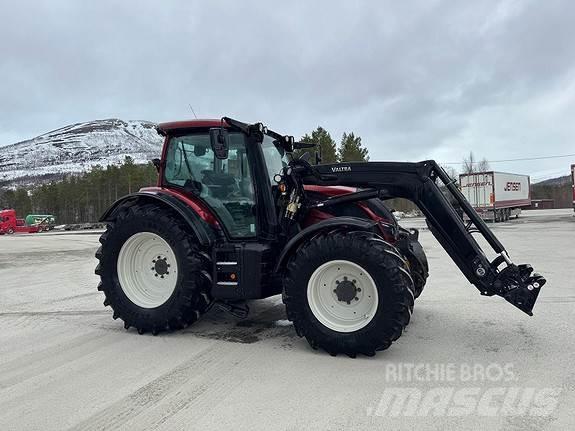 Valtra N174 الجرارات