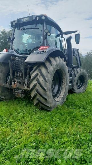 Valtra N174 الجرارات
