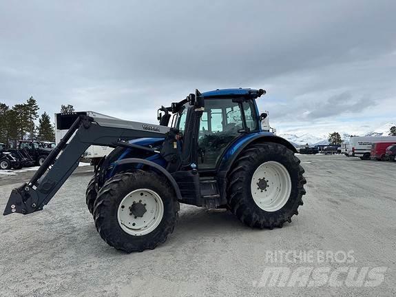 Valtra N174D الجرارات