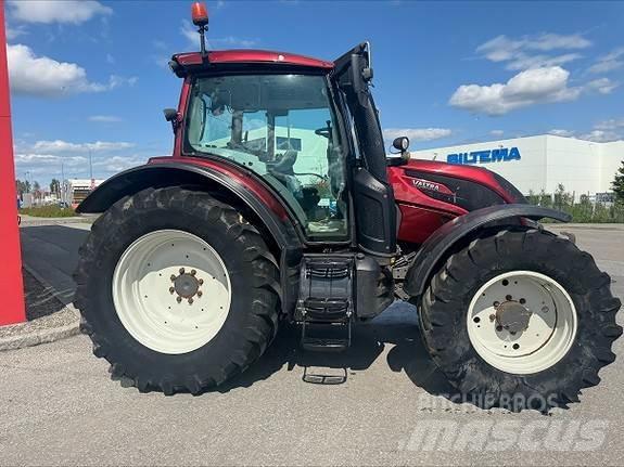 Valtra N174D الجرارات