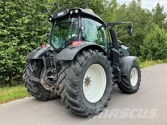 Valtra N174D الجرارات
