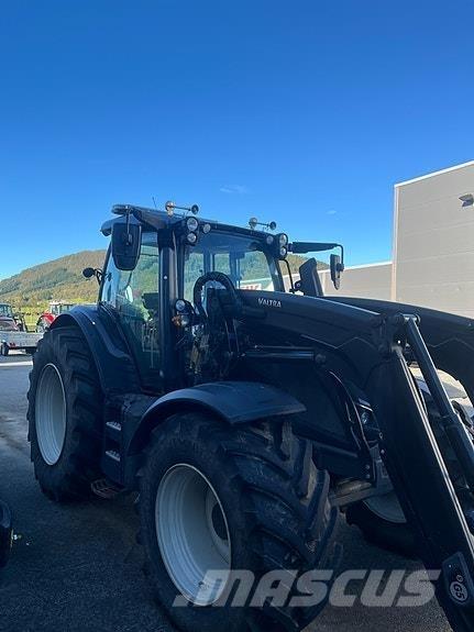 Valtra N174D الجرارات