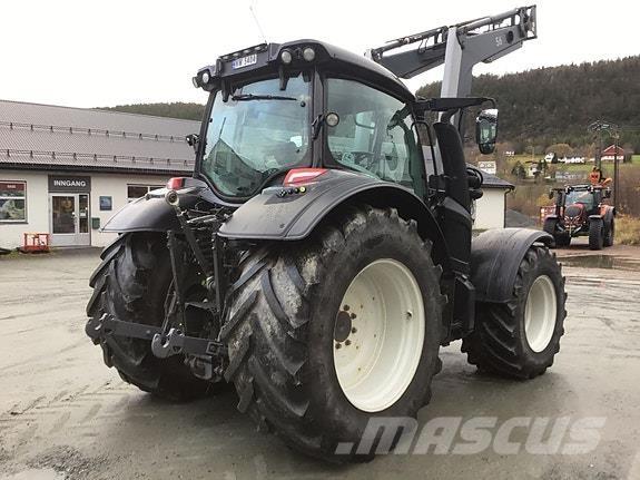 Valtra N174D الجرارات