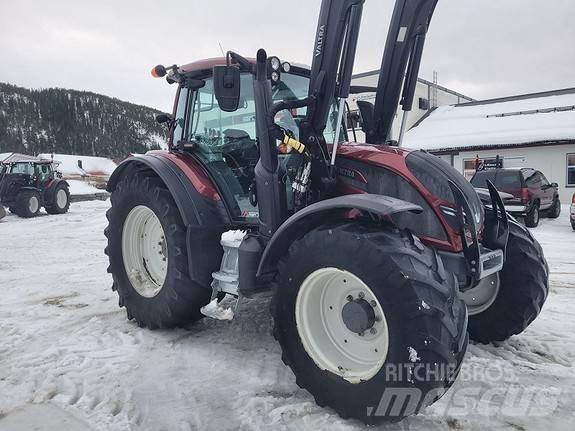 Valtra N174H الجرارات