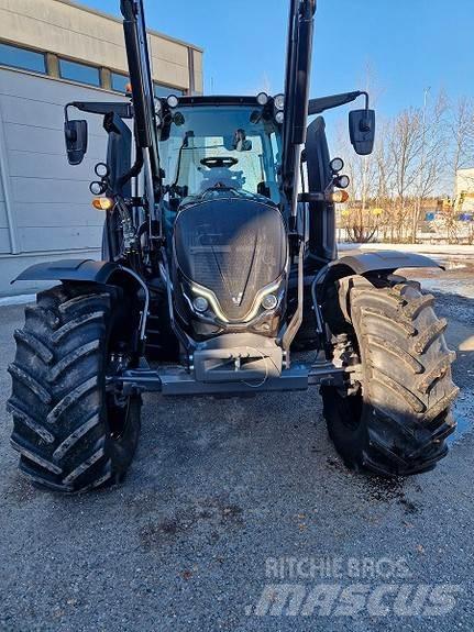 Valtra N175 الجرارات