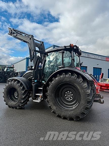 Valtra N175 الجرارات
