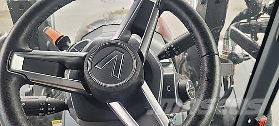 Valtra N175 الجرارات