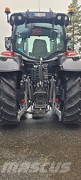 Valtra N175 الجرارات