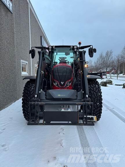 Valtra N175A الجرارات