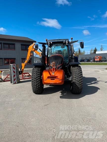 Valtra N175D الجرارات