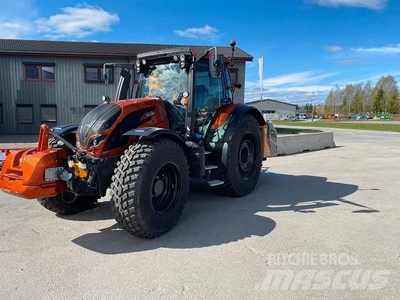 Valtra N175D الجرارات