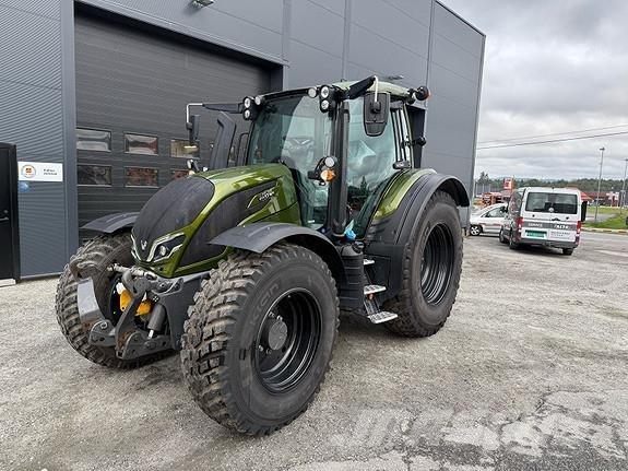 Valtra N175D الجرارات