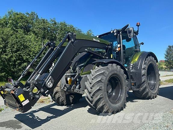 Valtra N175D الجرارات