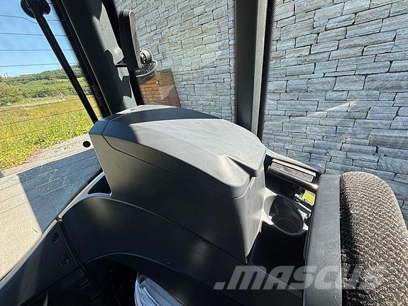 Valtra N175D الجرارات