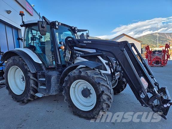Valtra N175D. الجرارات