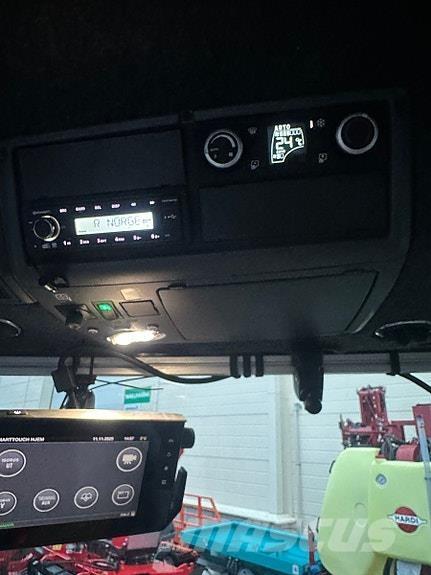 Valtra N175D الجرارات