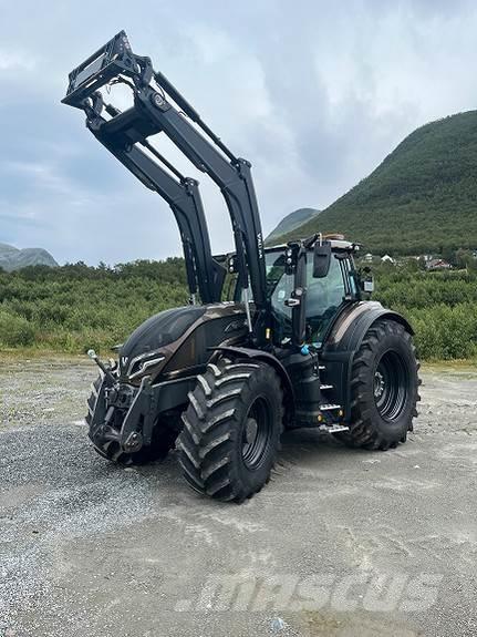 Valtra Q305 الجرارات