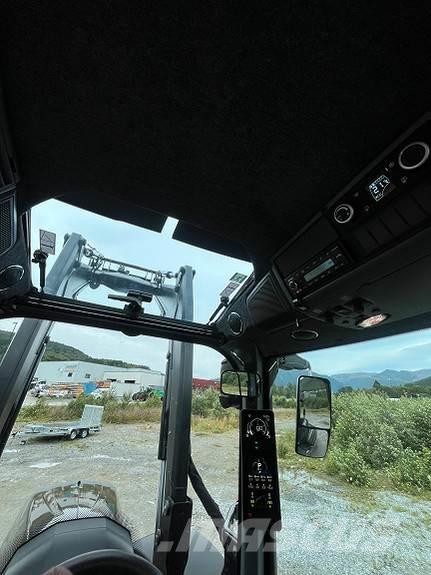 Valtra Q305 الجرارات
