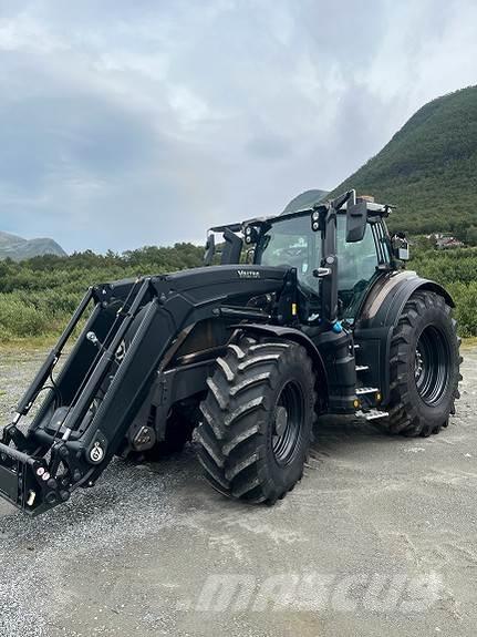 Valtra Q305 الجرارات
