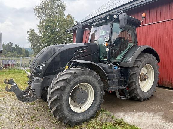 Valtra S394 الجرارات