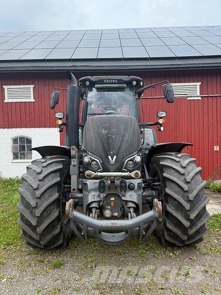 Valtra S394 الجرارات