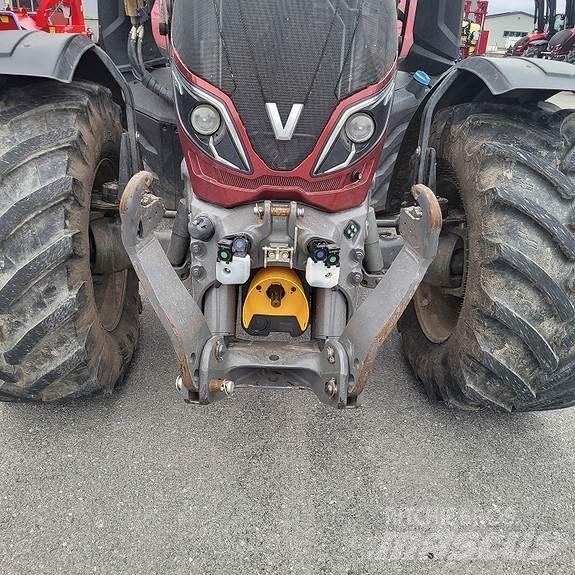 Valtra T-174 الجرارات