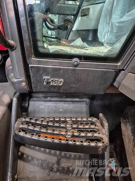 Valtra T 180 الجرارات