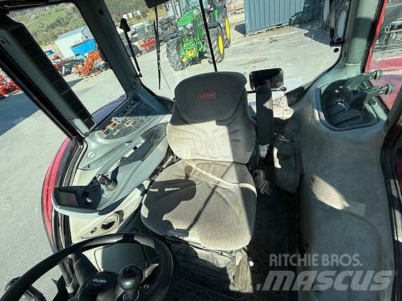 Valtra T 213 V الجرارات