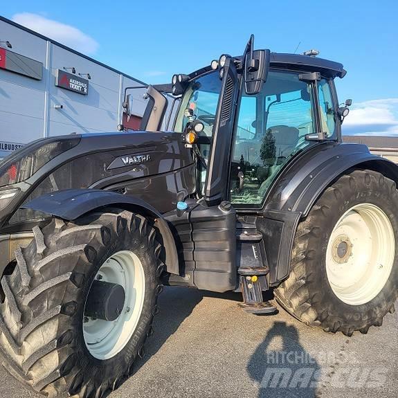 Valtra T 254 الجرارات
