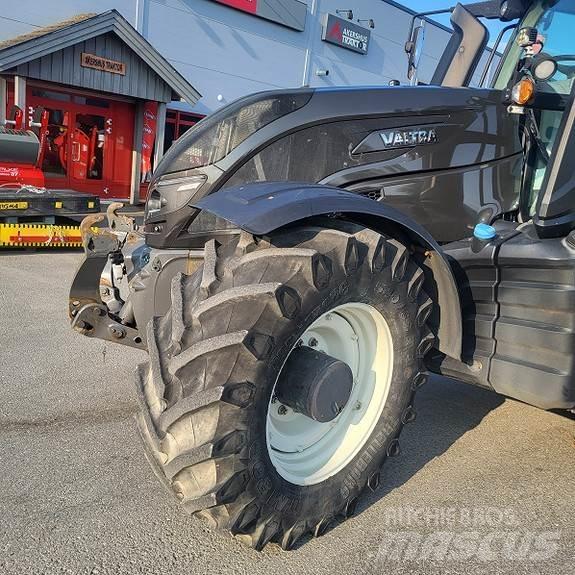 Valtra T 254 الجرارات