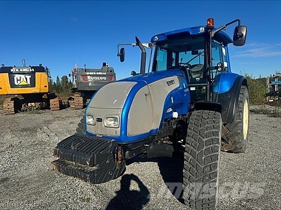 Valtra T150 الجرارات