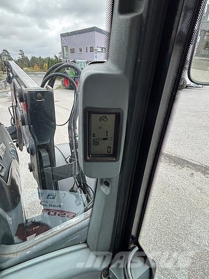 Valtra T172 V الجرارات