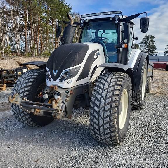 Valtra T174D الجرارات