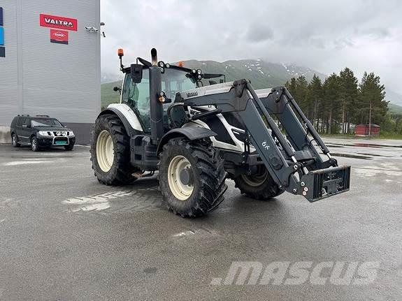 Valtra T174V الجرارات