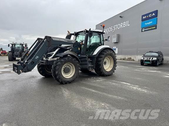 Valtra T174V الجرارات